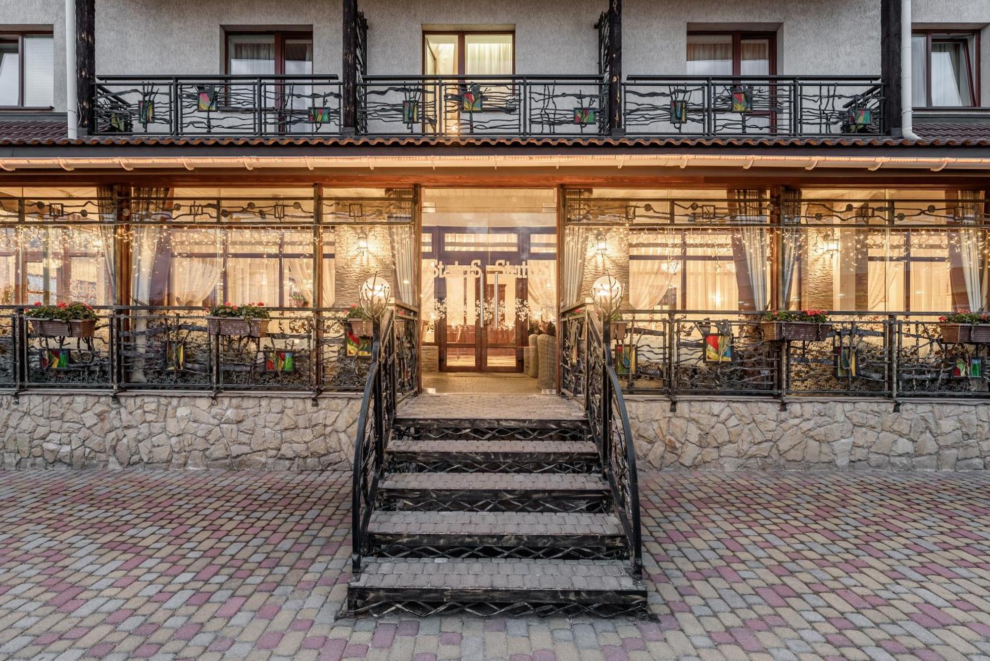 Status Hotel Malekhuv Exterior photo